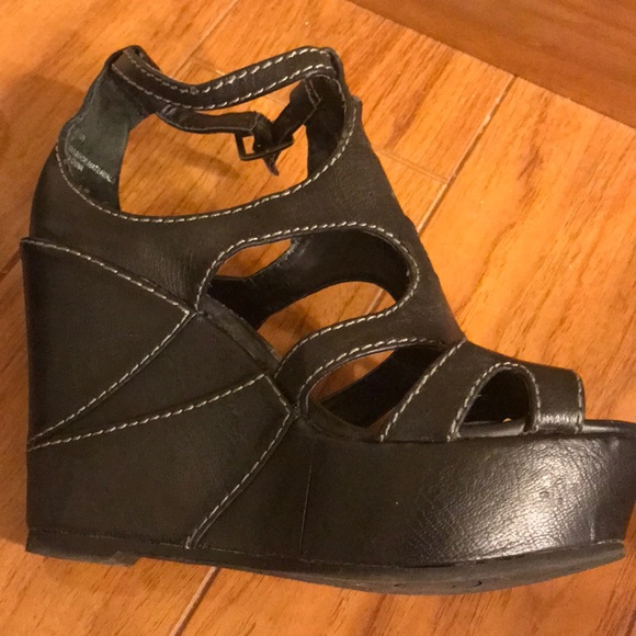 Sandals - Picture 2 of 3